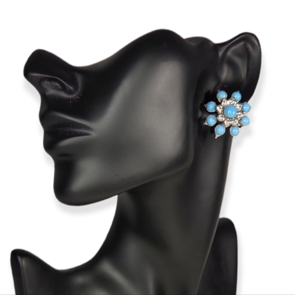 Coro Blue & Silver Flower Screw Back Earrings - Picture 5 of 6